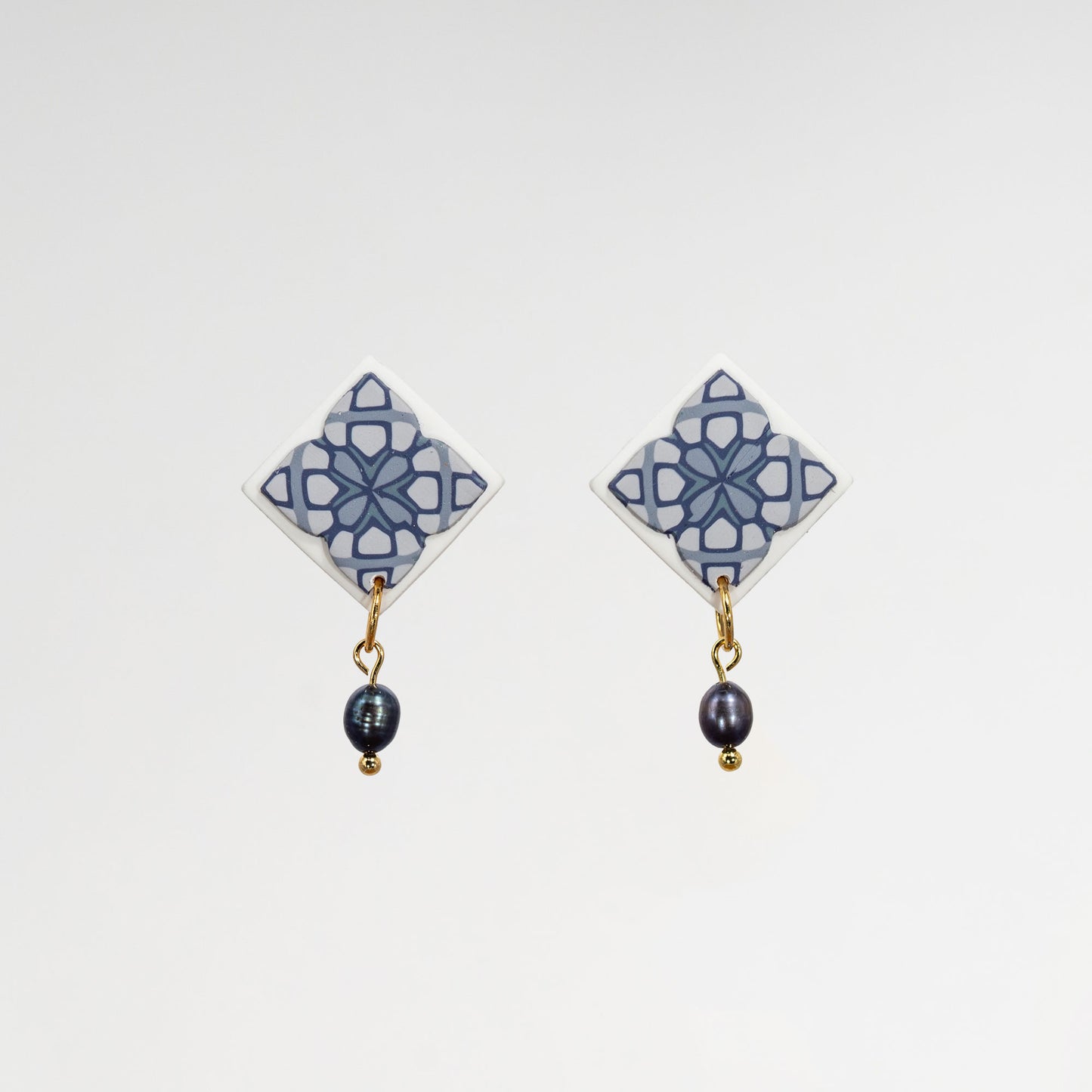 Alia with Dangling Pearl